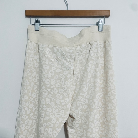 Z SUPPLY | Ava Cream Leopard Drawstring Jogger - Picture 7 of 13